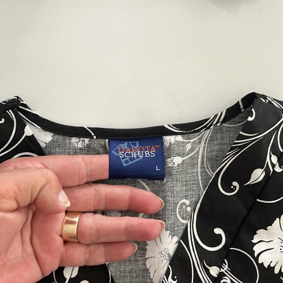 LG DAKOTA SCRUBS - Picture 3 of 5